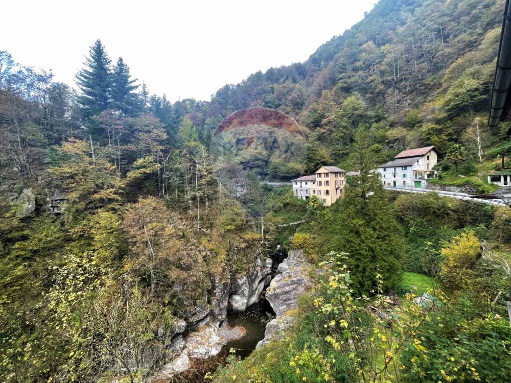 casa indipendente in vendita a Valle Cannobina in zona Cavaglio-Spoccia