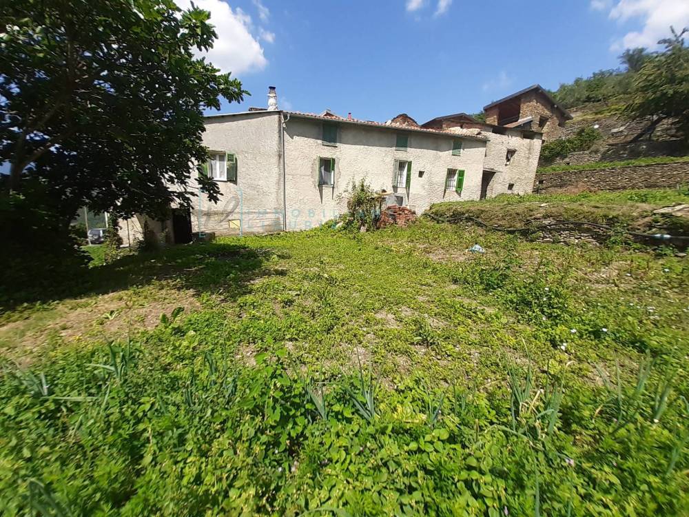 casa indipendente in vendita a Pieve di Teco in zona Moano