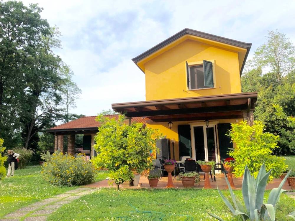 casa indipendente in vendita a Castelnuovo Magra