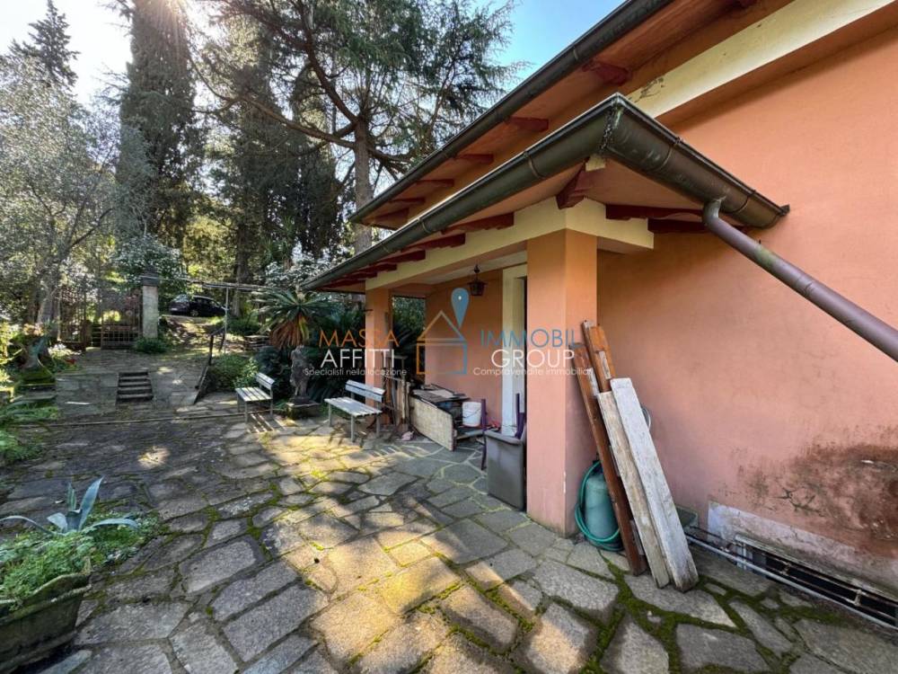 casa indipendente in vendita a Massa
