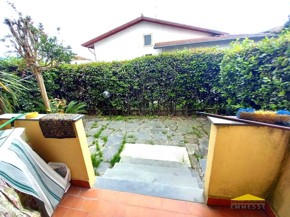 appartamento in vendita a Massa in zona Marina di Massa