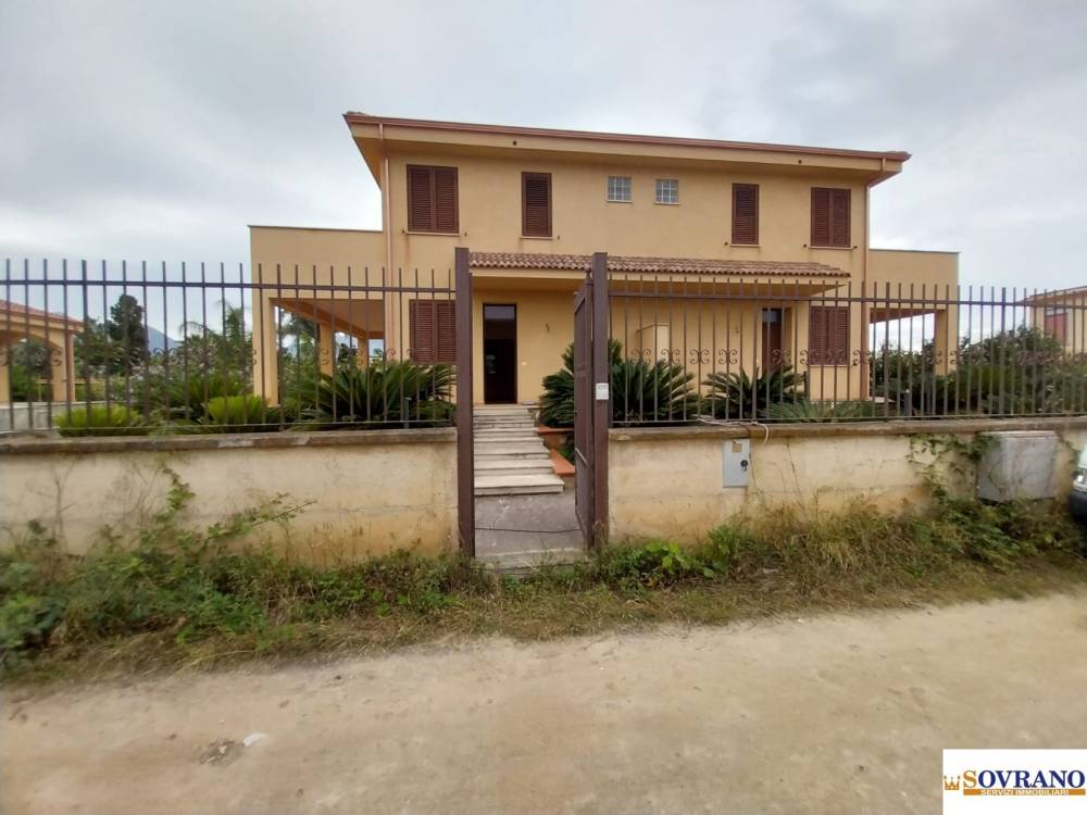 casa indipendente in vendita a Carini