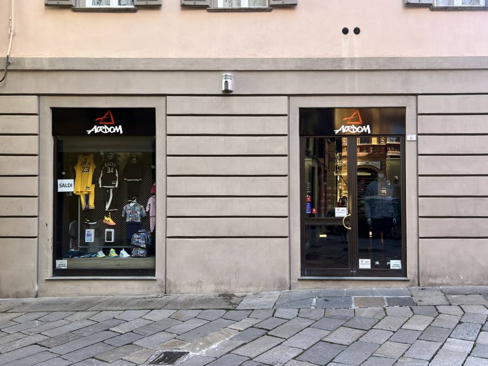 negozio in affitto a Reggio nell'Emilia in zona Città Storica