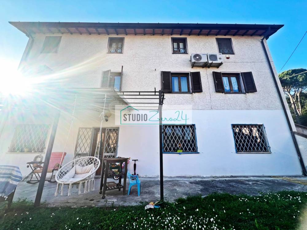 casa indipendente in vendita a Camaiore in zona Vado