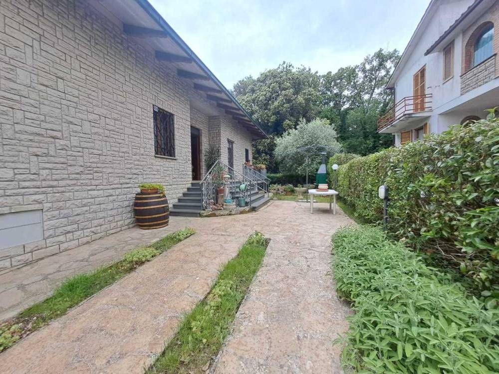 casa indipendente in vendita a Giove