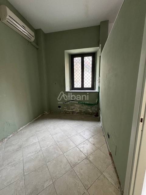 locale commerciale in vendita a Sarzana