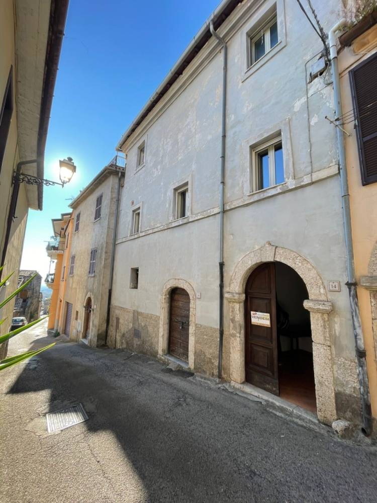 casa indipendente in vendita ad Alatri