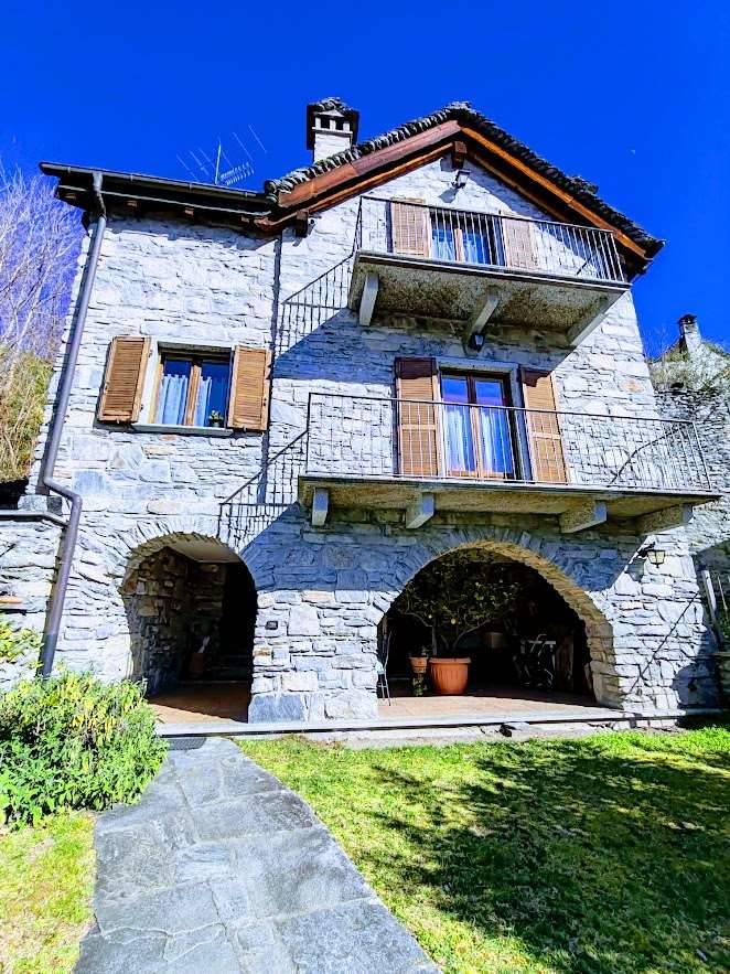 casa indipendente in vendita a Masera in zona Cresta