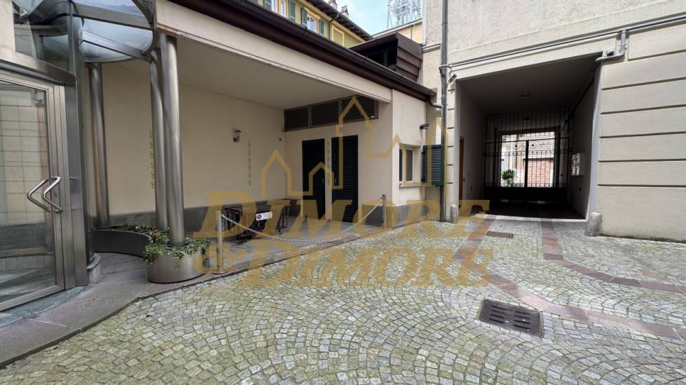 appartamento in vendita a Varese in zona Centro Città
