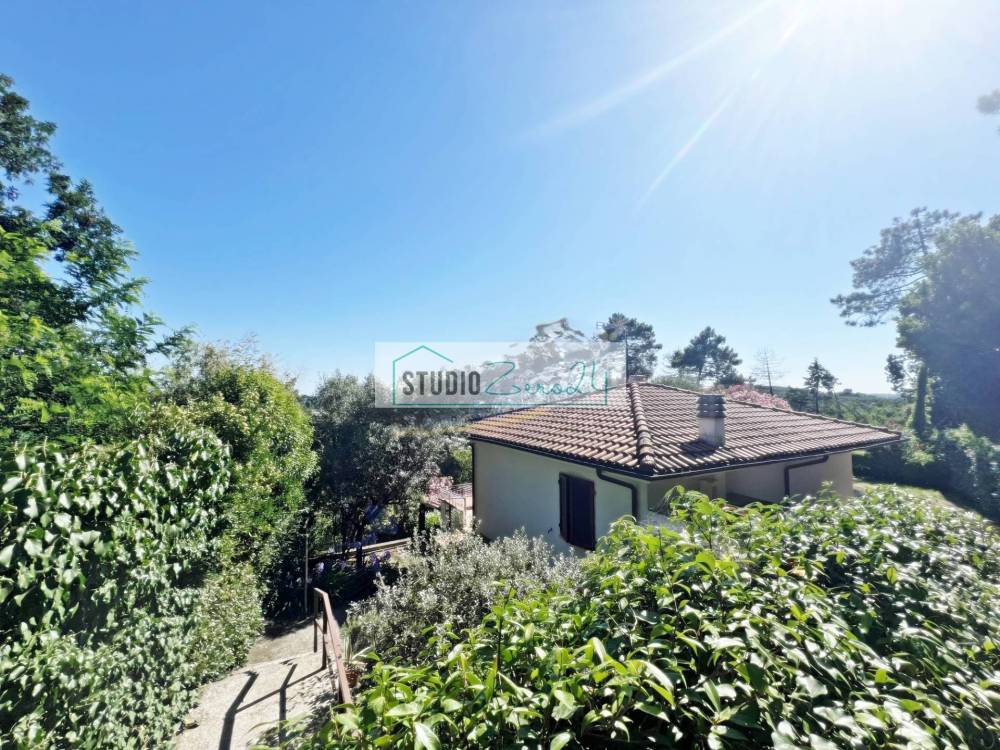 casa indipendente in vendita a Camaiore in zona Capezzano Pianore