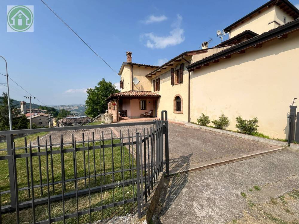 casa indipendente in vendita a Pavullo nel Frignano in zona Monzone