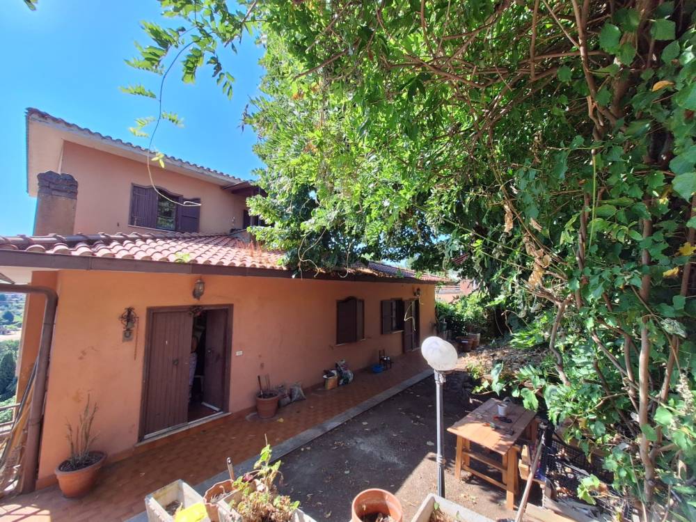 casa indipendente in vendita a Rignano Flaminio in zona Montelarco
