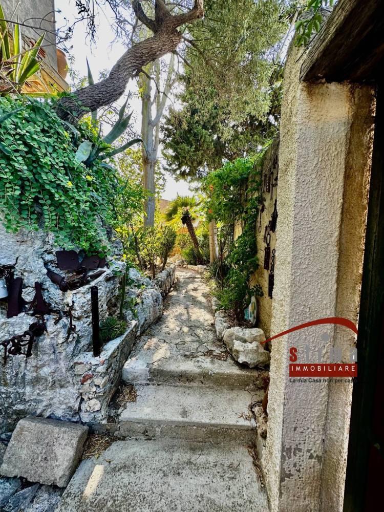casa indipendente in vendita a Siracusa in zona Belvedere