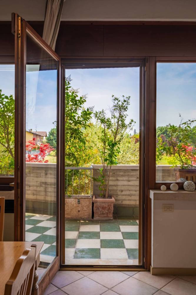 appartamento in vendita a Desenzano del Garda in zona Rivoltella