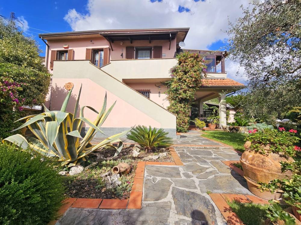 casa indipendente in vendita a Fosdinovo