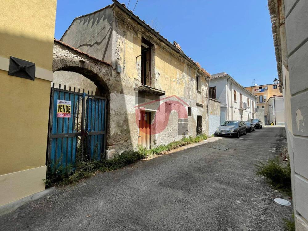 casa indipendente in vendita a Benevento in zona Centro Storico