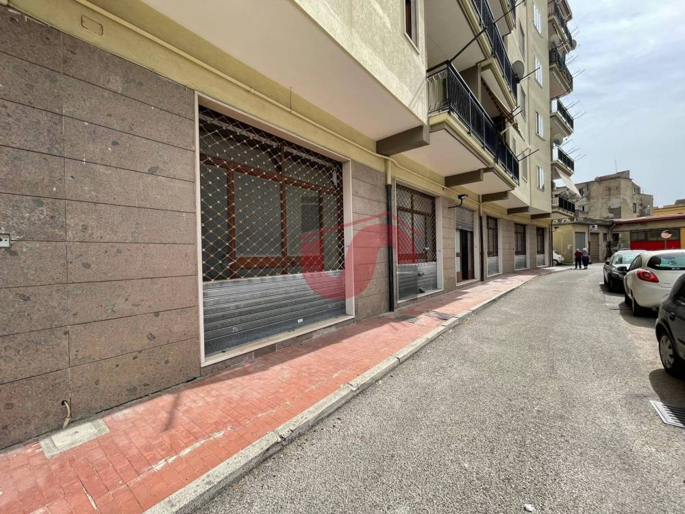 locale commerciale in vendita a Benevento in zona Ferrovia