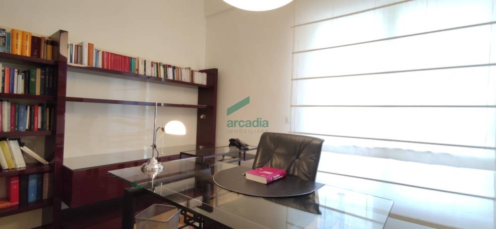 ufficio in vendita a Bari in zona Poggiofranco