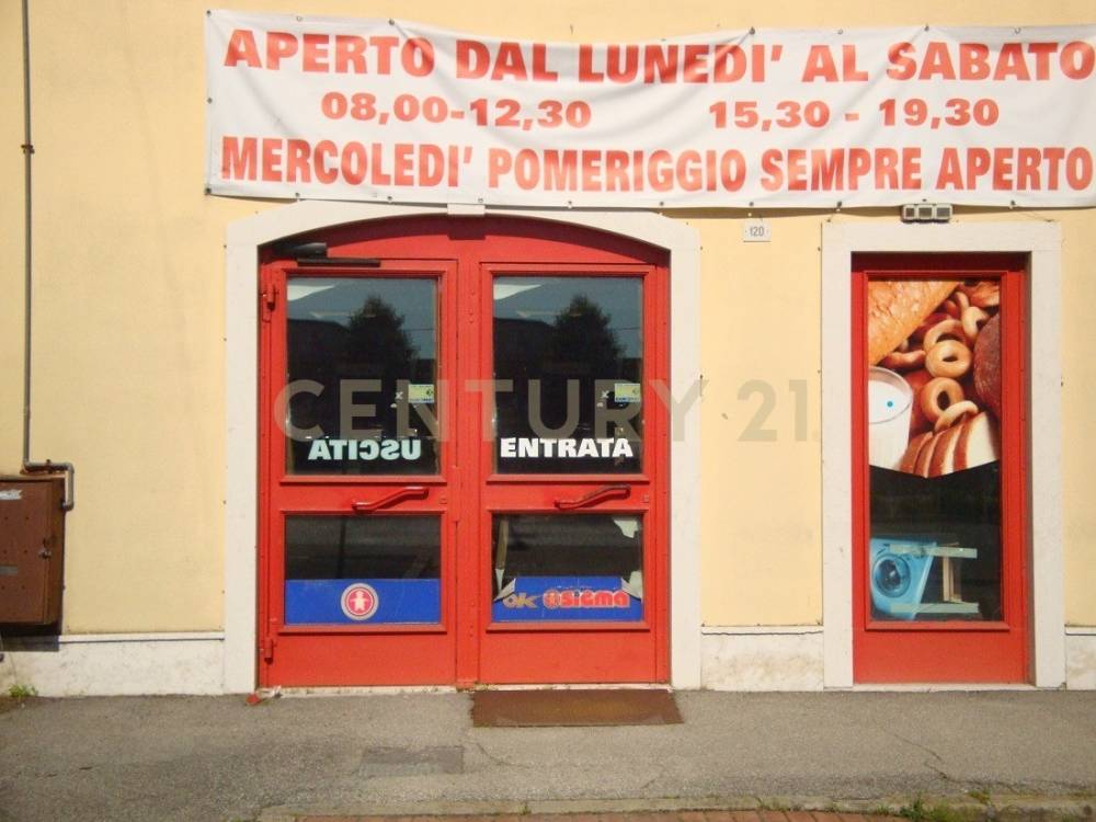 locale commerciale in vendita a San Giovanni Lupatoto in zona Raldon
