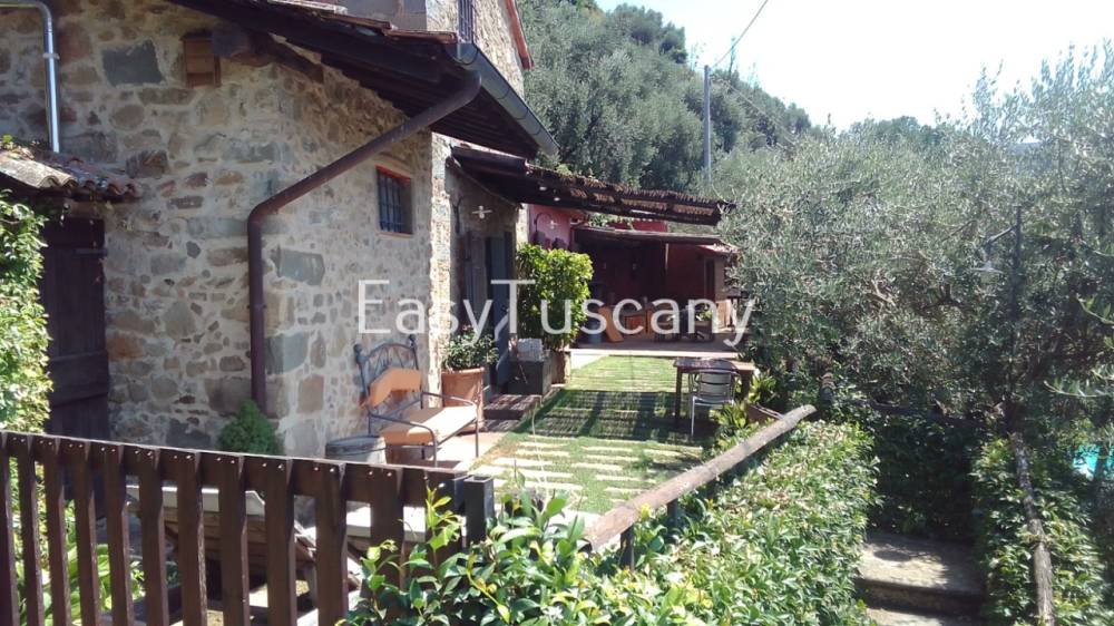 casa indipendente in vendita a Bagni di Lucca in zona Benabbio