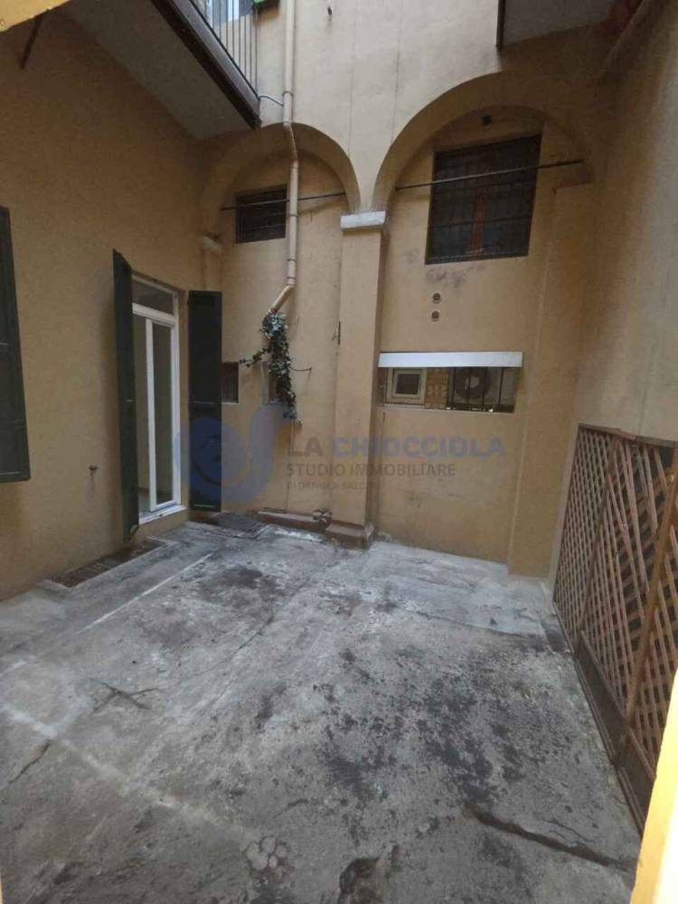 ufficio in vendita a Bologna in zona Centro Storico
