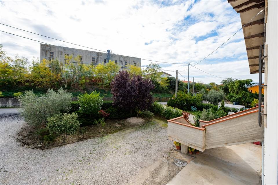 casa indipendente in vendita a Rosciano