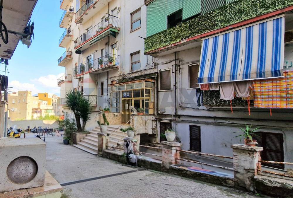 appartamento in vendita a Napoli in zona Stella