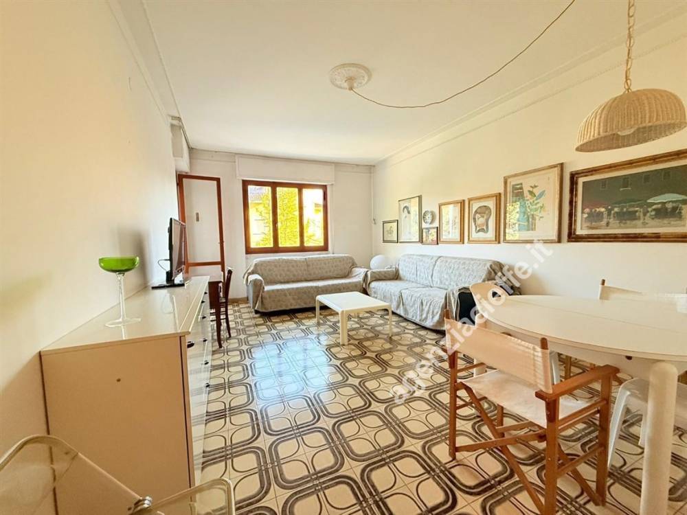 appartamento in vendita a Massa in zona Marina dei Ronchi