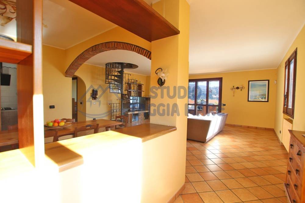 casa indipendente in vendita a Taggia