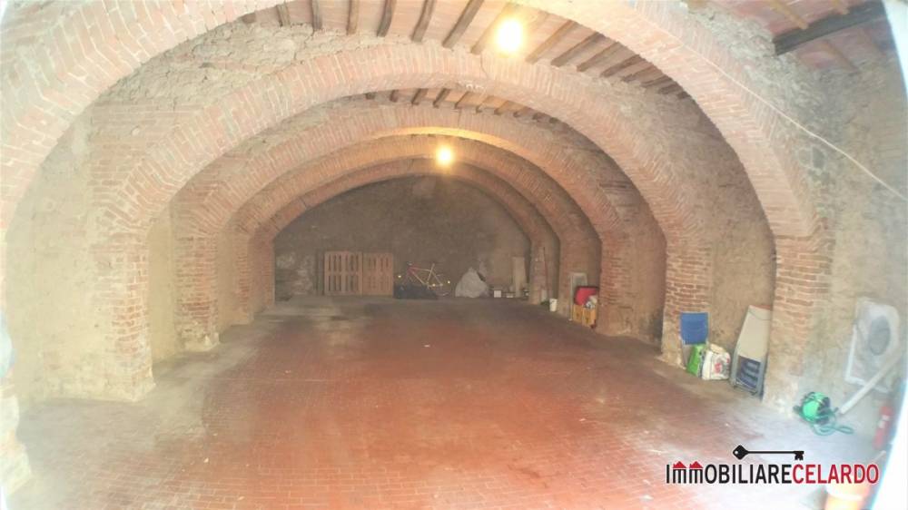 negozio in vendita a Colle di Val d'Elsa