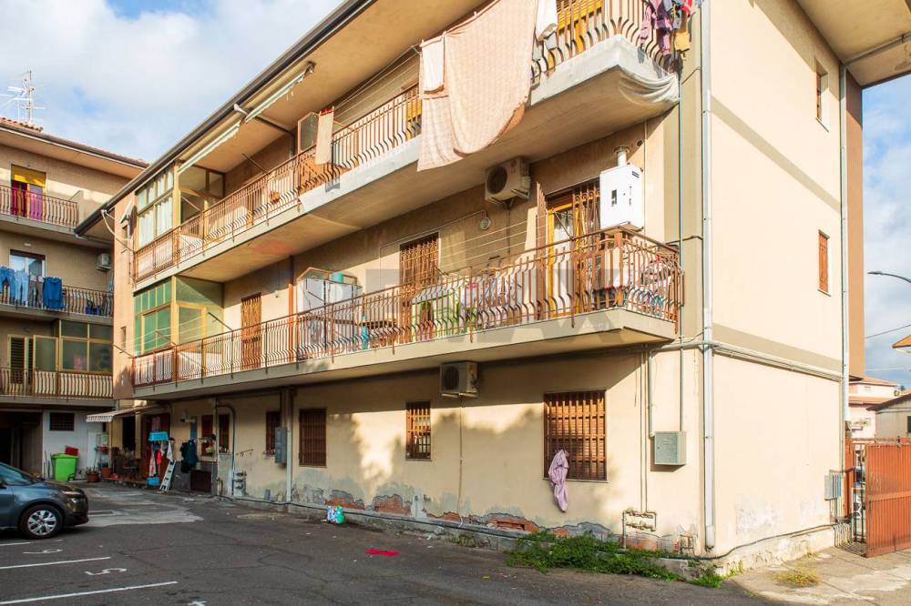 appartamento in vendita ad Aci Catena