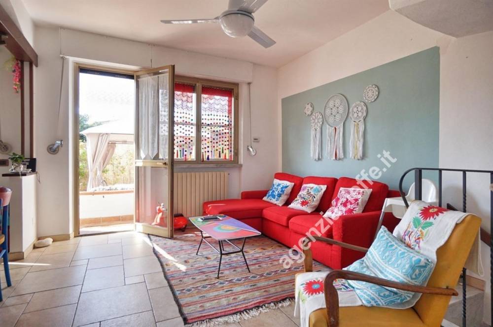 casa indipendente in vendita a Massa in zona Marina di Massa