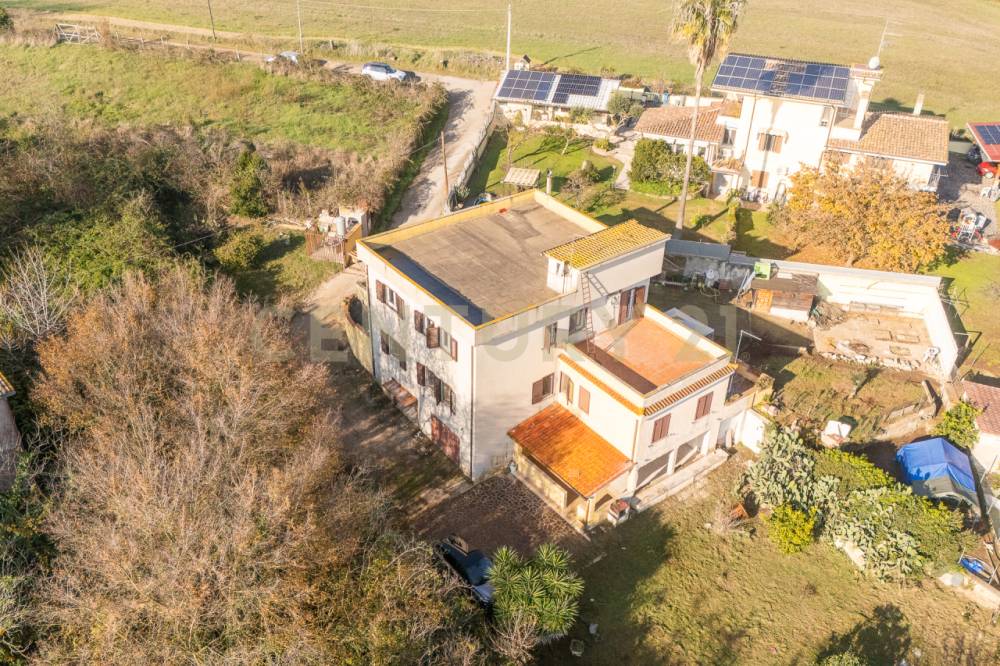 casa indipendente in vendita ad Aprilia