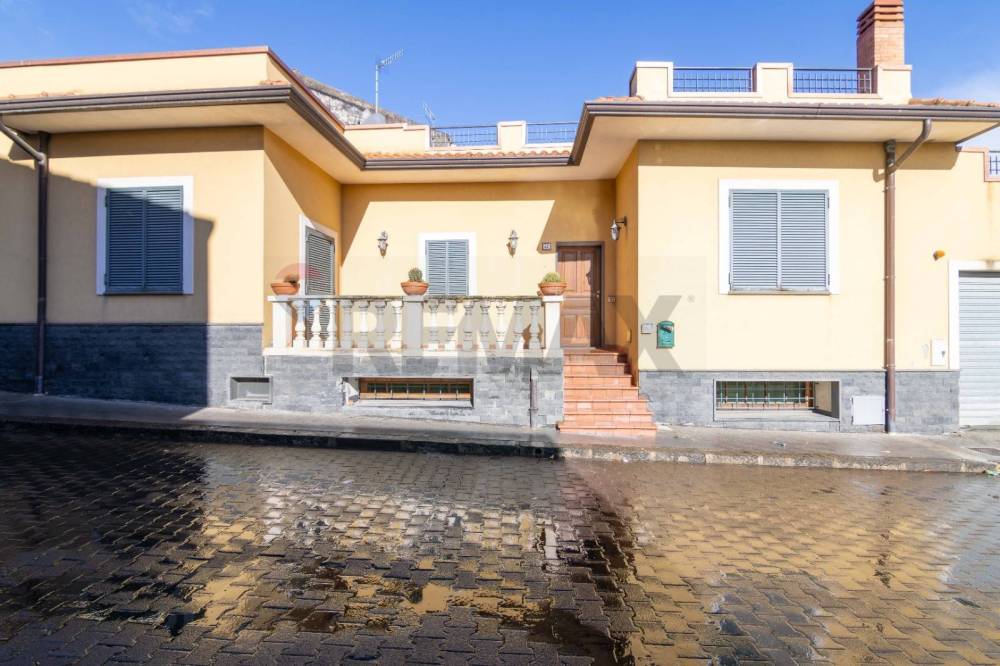 casa indipendente in vendita a Piedimonte Etneo