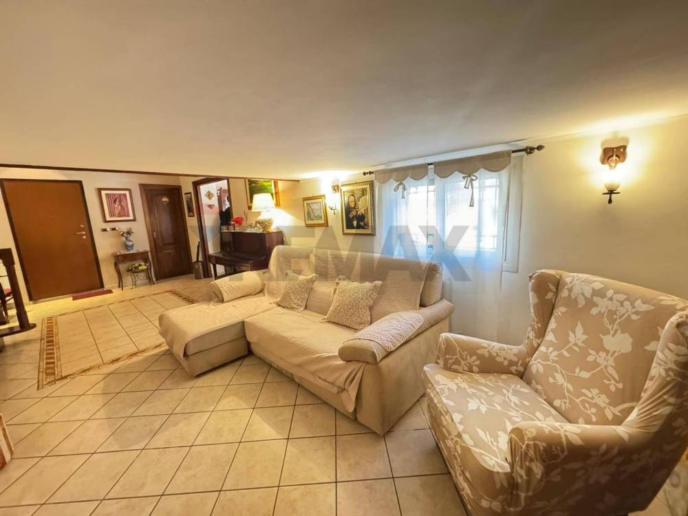 casa indipendente in vendita a Gravina di Catania