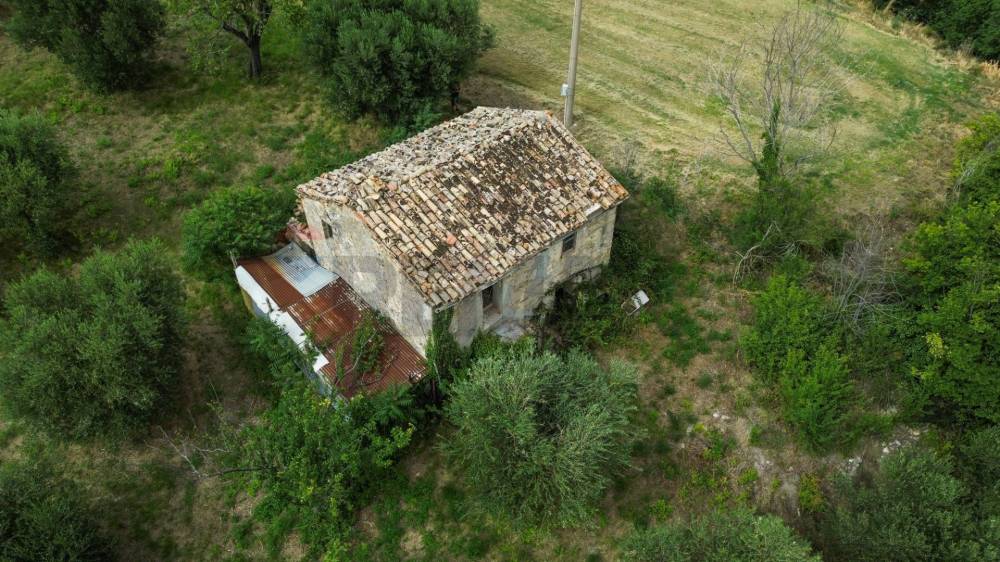 casa indipendente in vendita a Cingoli in zona Avenale