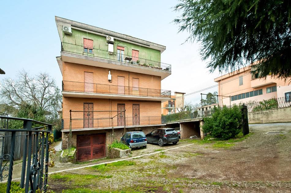 appartamento in vendita a Roma in zona Ostiense