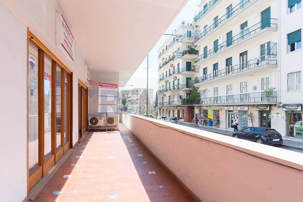 appartamento in vendita a Napoli in zona Chiaia