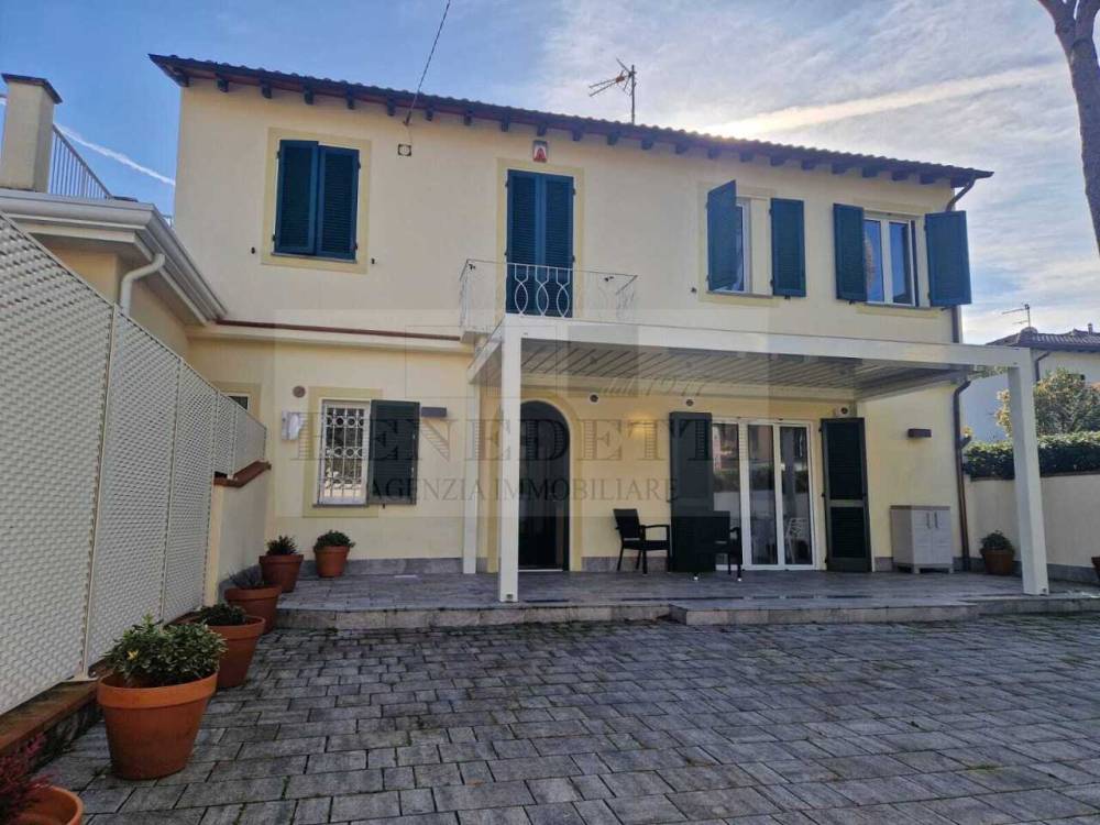 casa indipendente in vendita a Pietrasanta in zona Fiumetto