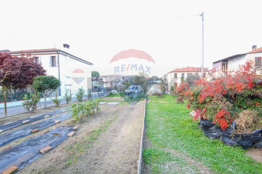 locale di sgombero in vendita a Mira